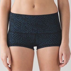 Lululemon Wunder Short 2" (Full-On Luxtreme) *damaged